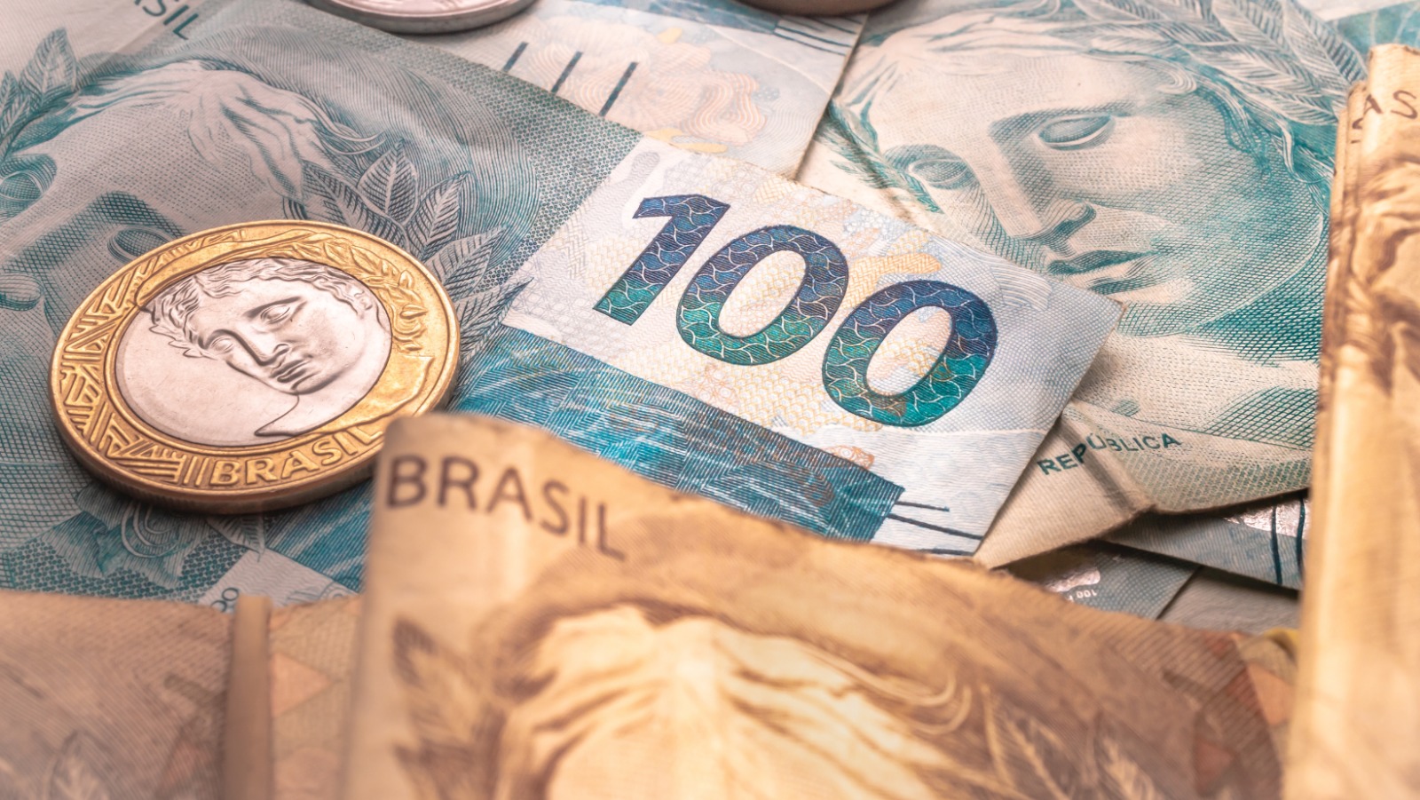 Banco faz acordo bilionário com governo do Paraná; ações da Copel sobem